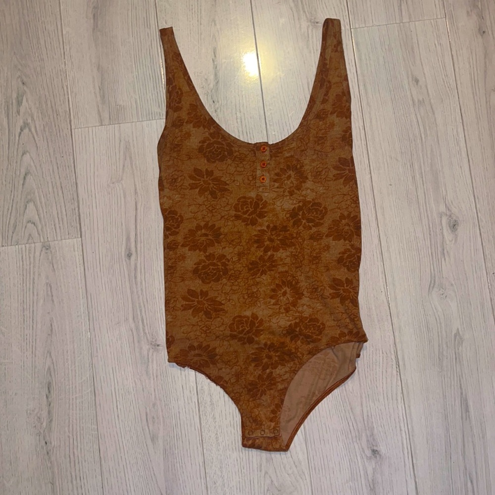 5/$25 Burnt orange floral bodysuit